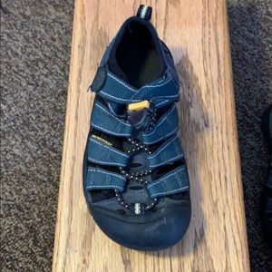 boys keen shoes